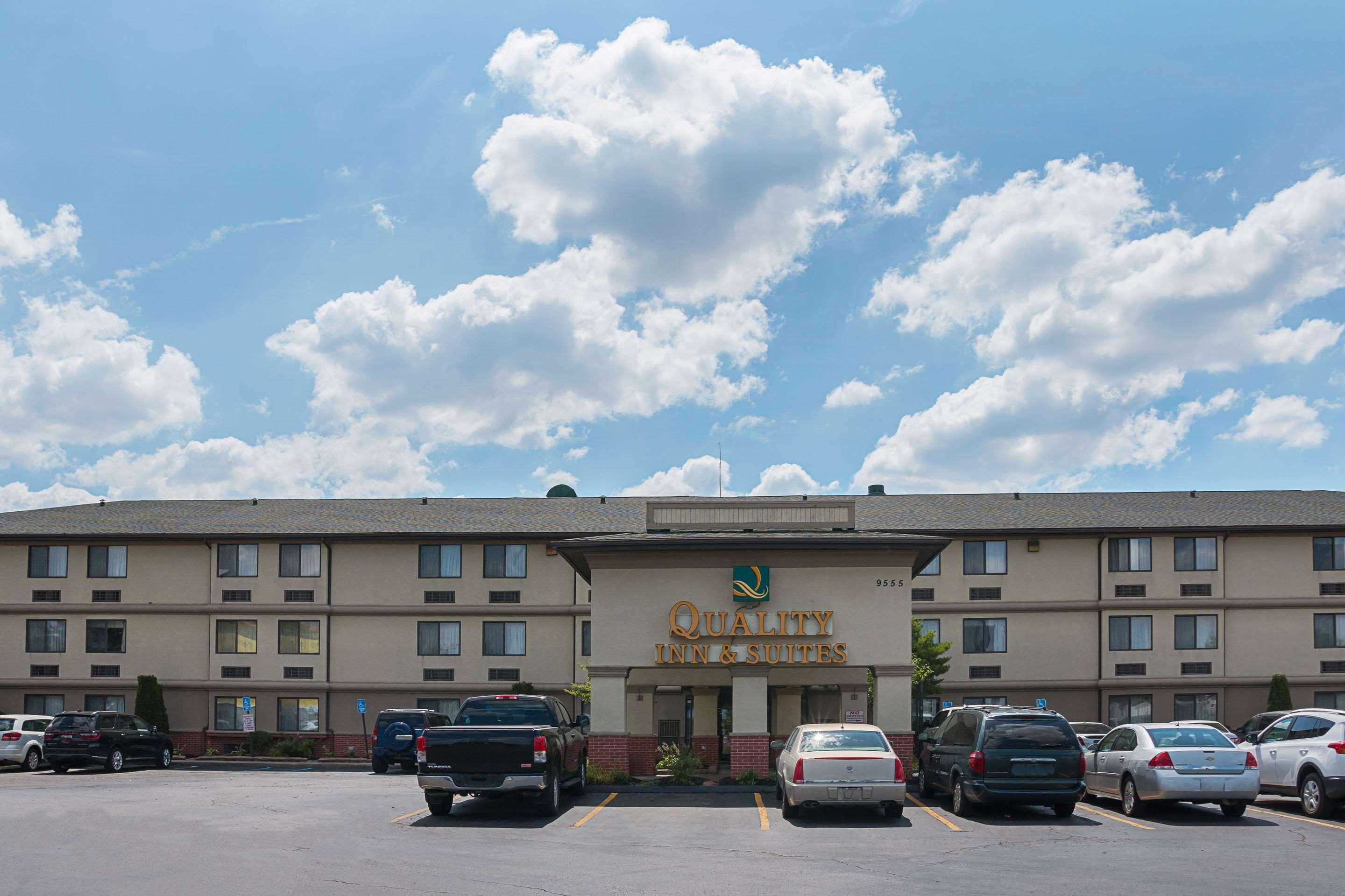 Quality Inn & Suites Detroit Metro Airport Romulus Exterior photo